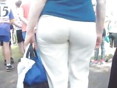 Mom huge butt in white pants