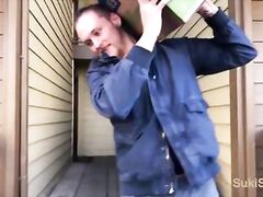 I helped Sukisukigirl Move and she let me have her pussy!