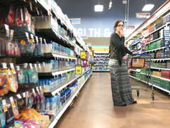 Geeky Jiggly Butt PAWG Gets Lotioned (Reupload)