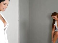 Kira queen is certainly a lucky masseuse as she sees her new client sheila grant enter, disrobe.