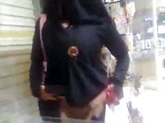 Arab exhibitionist wife (rare short vid)